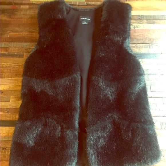 Club Monaco Jackets & Blazers - Dark Green Faux Fur Club Monaco Vest Club Monaco Jackets & Blazers - Dark Green Faux Fur Club Monaco Vest